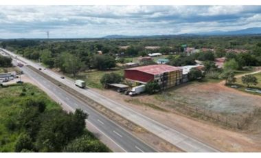 Venta de Terreno 6978m2 con Bodega en Via Pcpal, Aguadulce, Coclé