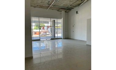 Alquiler de local comercial en Parque Lefevre. Cod-J193