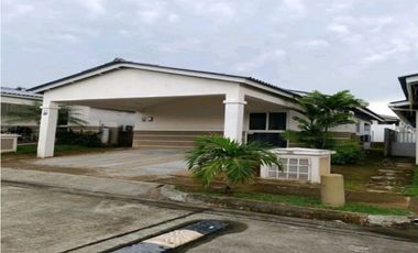 Alquiler de Casa Amoblada en Playa Dorada, Arraiján.Cod-J196