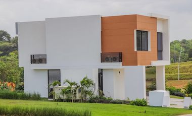 SE VENDE CASAS EN BRISAS DEL GOLF