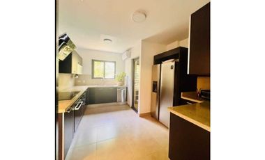 Alquiler de Apartamento Semi Amoblado en Ph Embassy Village, Cod-J038