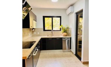 Alquiler de Apartamento Semi Amoblado en Ph Embassy Village, Cod-J038