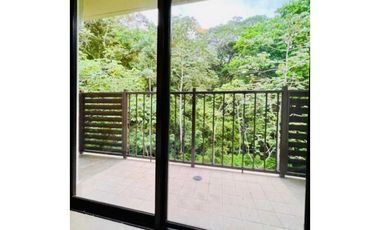 Alquiler de Apartamento Semi Amoblado en Ph Embassy Village, Cod-J038