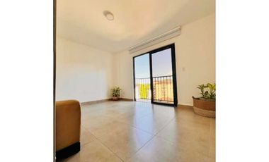 Alquiler de Apartamento con Línea Blanca en Embassy Village, Cod -J039