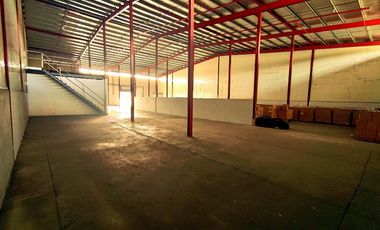 Venta de complejo de bodegas con anden en Tocumen