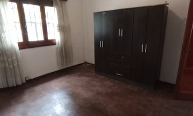 Casa PH en venta en Bernal Centro