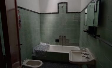 Casa PH en venta en Bernal Centro