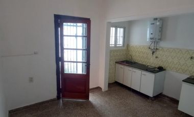 Casa PH en venta en Bernal Centro
