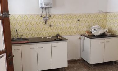 Casa PH en venta en Bernal Centro