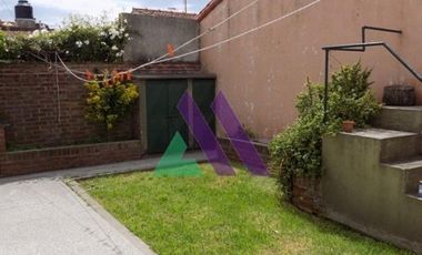 Chalet zona céntrica con garaje y gran parque.