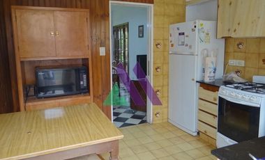 Chalet zona céntrica con garaje y gran parque.