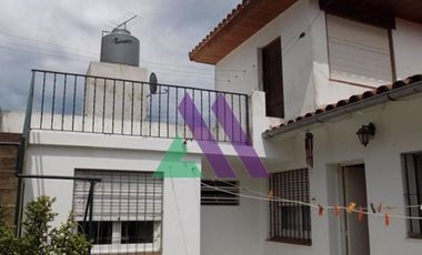 Chalet zona céntrica con garaje y gran parque.