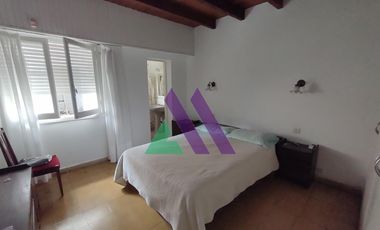 Chalet zona céntrica con garaje y gran parque.
