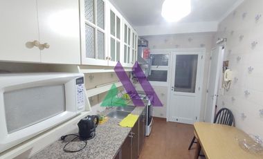 Impecable departamento céntrico de 3 ambientes.