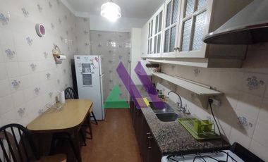 Impecable departamento céntrico de 3 ambientes.