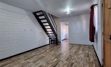 Casa en Arriendo en Calle Los Cardos, Sector Poniente Los Angeles