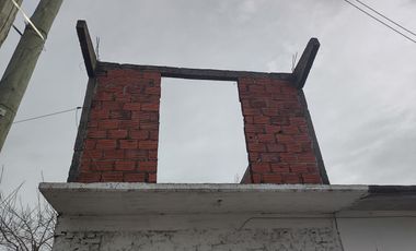 Locales  Comerciales y construcción a terminar en Planta Alta en Isidro Casanova
