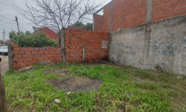 Locales  Comerciales y construcción a terminar en Planta Alta en Isidro Casanova