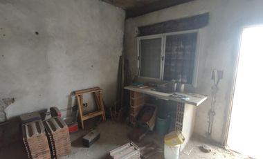 Locales  Comerciales y construcción a terminar en Planta Alta en Isidro Casanova
