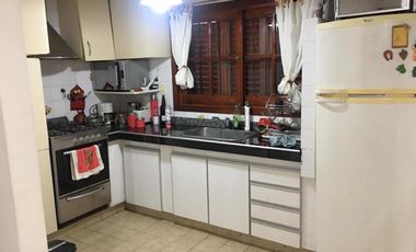 Casa en venta - 3 Dormitorios 2 Baños 2 Cocheras - 200Mts2 - Monte Grande