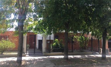 Casa en venta - 3 Dormitorios 2 Baños 2 Cocheras - 200Mts2 - Monte Grande