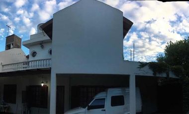 Casa en venta - 3 Dormitorios 2 Baños 2 Cocheras - 200Mts2 - Monte Grande