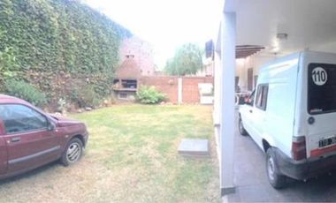 Casa en venta - 3 Dormitorios 2 Baños 2 Cocheras - 200Mts2 - Monte Grande