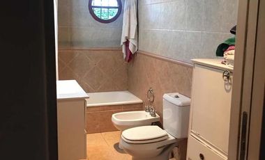 Casa en venta - 3 Dormitorios 2 Baños 2 Cocheras - 200Mts2 - Monte Grande