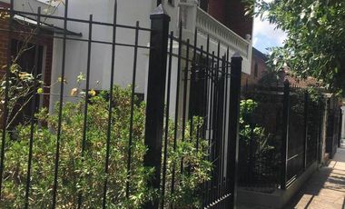 Casa en venta - 3 Dormitorios 2 Baños 2 Cocheras - 200Mts2 - Monte Grande