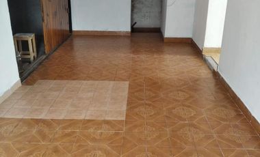 Casa con 3 dormitorios, fondo y departamento en primer piso!