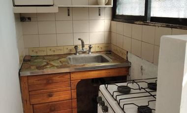 Casa con 3 dormitorios, fondo y departamento en primer piso!