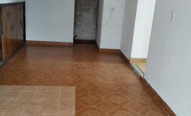 Casa con 3 dormitorios, fondo y departamento en primer piso!