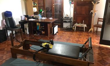 Casa con 3 dormitorios, fondo y departamento en primer piso!