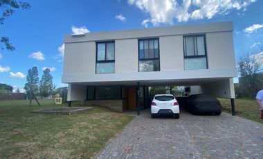 Casa en Altos de Hudson II