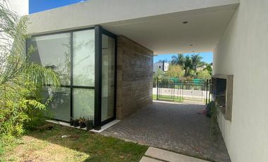 Casa en Altos de Hudson II