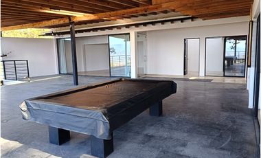 CASA MODERNA EN VENTA Y RENTA A 3 MINUTOS DE AVANDARO