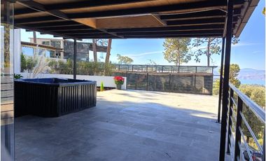 CASA MODERNA EN VENTA Y RENTA A 3 MINUTOS DE AVANDARO