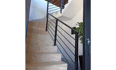 CASA MODERNA EN VENTA Y RENTA A 3 MINUTOS DE AVANDARO