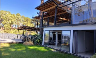 CASA MODERNA EN VENTA Y RENTA A 3 MINUTOS DE AVANDARO