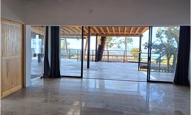 CASA MODERNA EN VENTA Y RENTA A 3 MINUTOS DE AVANDARO
