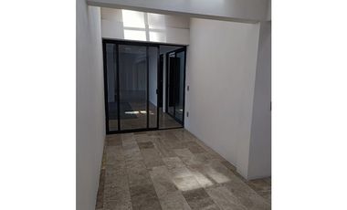 CASA MODERNA EN VENTA Y RENTA A 3 MINUTOS DE AVANDARO