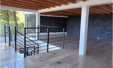 CASA MODERNA EN VENTA Y RENTA A 3 MINUTOS DE AVANDARO