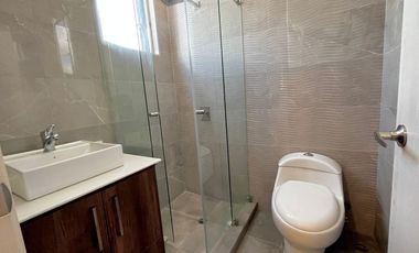 VENTA DE CASA  ESQUINERA MODERNA  143M2 EN EL VALLE DE LOS CHILLOS - MIRASIERRA / SEGURIDAD 24/7 (AB)