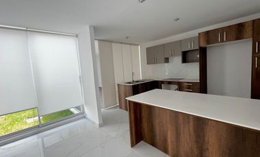 VENTA DE CASA  ESQUINERA MODERNA  143M2 EN EL VALLE DE LOS CHILLOS - MIRASIERRA / SEGURIDAD 24/7 (AB)