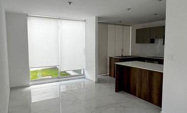 VENTA DE CASA  ESQUINERA MODERNA  143M2 EN EL VALLE DE LOS CHILLOS - MIRASIERRA / SEGURIDAD 24/7 (AB)