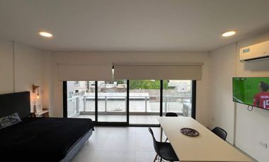 VENTA de 1 gran ambiente con balcón en la mejor zona de San Telmo, a metros de Puerto Madero