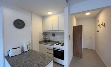 VENTA de 1 gran ambiente con balcón en la mejor zona de San Telmo, a metros de Puerto Madero