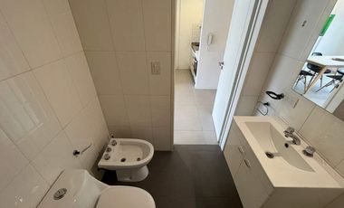 VENTA de 1 gran ambiente con balcón en la mejor zona de San Telmo, a metros de Puerto Madero