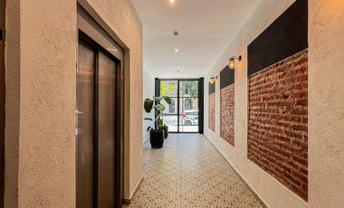 VENTA de 1 ambiente al frente con balcón y piscina
