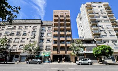 VENTA de 1 ambiente al frente con balcón y piscina